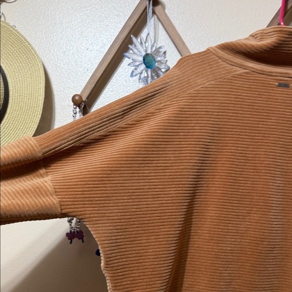 Prana Brown Half-Zip Crop Top - Picture 9 of 9